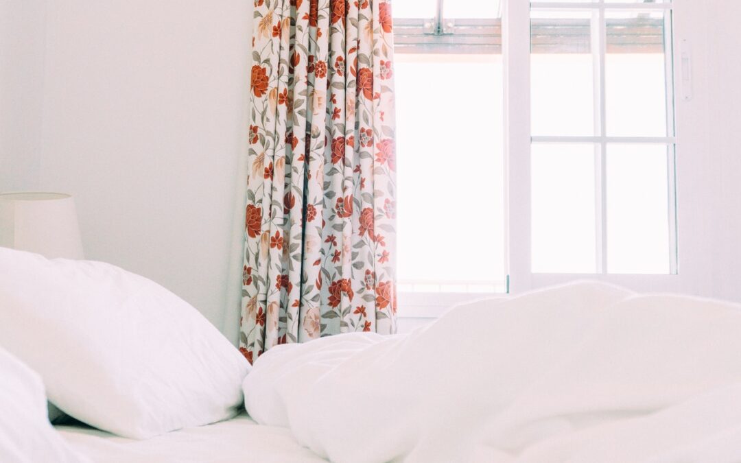 Tringle a rideau plafond : Comment suspendre les rideaux au plafond ?