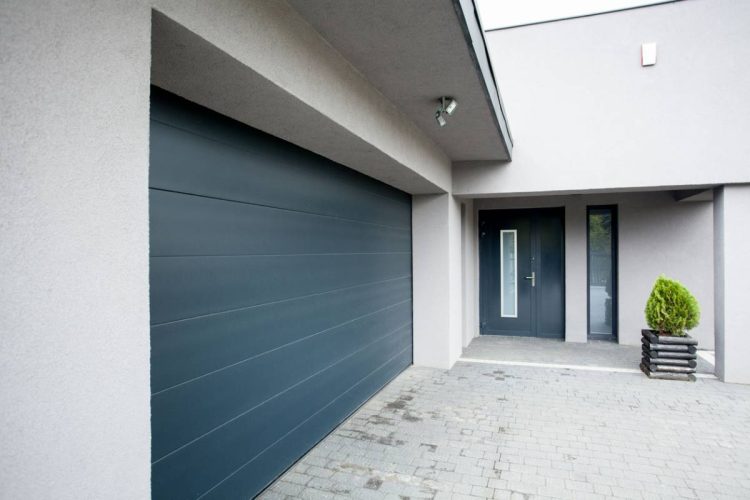 comment-installer-vous-meme-un-moteur-de-porte-de-garage