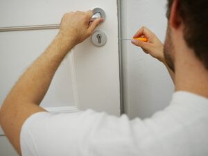 Dans quel cas utiliser un demi cylindre de porte ?