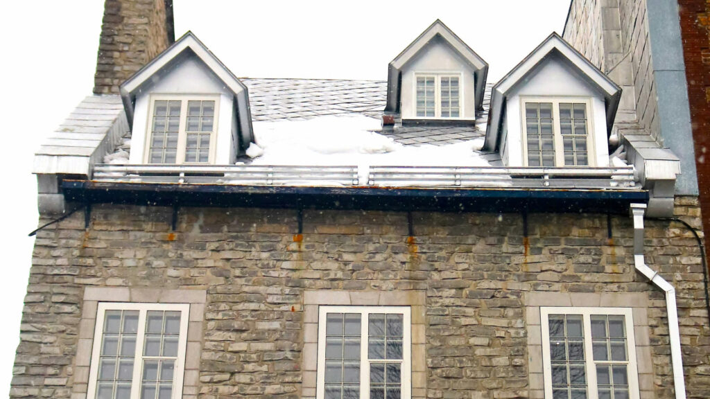 Pourquoi les enduits imitation pierre sont-ils si populaires pour les façades de maison aujourd'hui ?