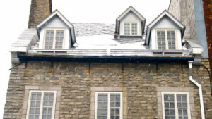 Pourquoi les enduits imitation pierre sont-ils si populaires pour les façades de maison aujourd'hui ?