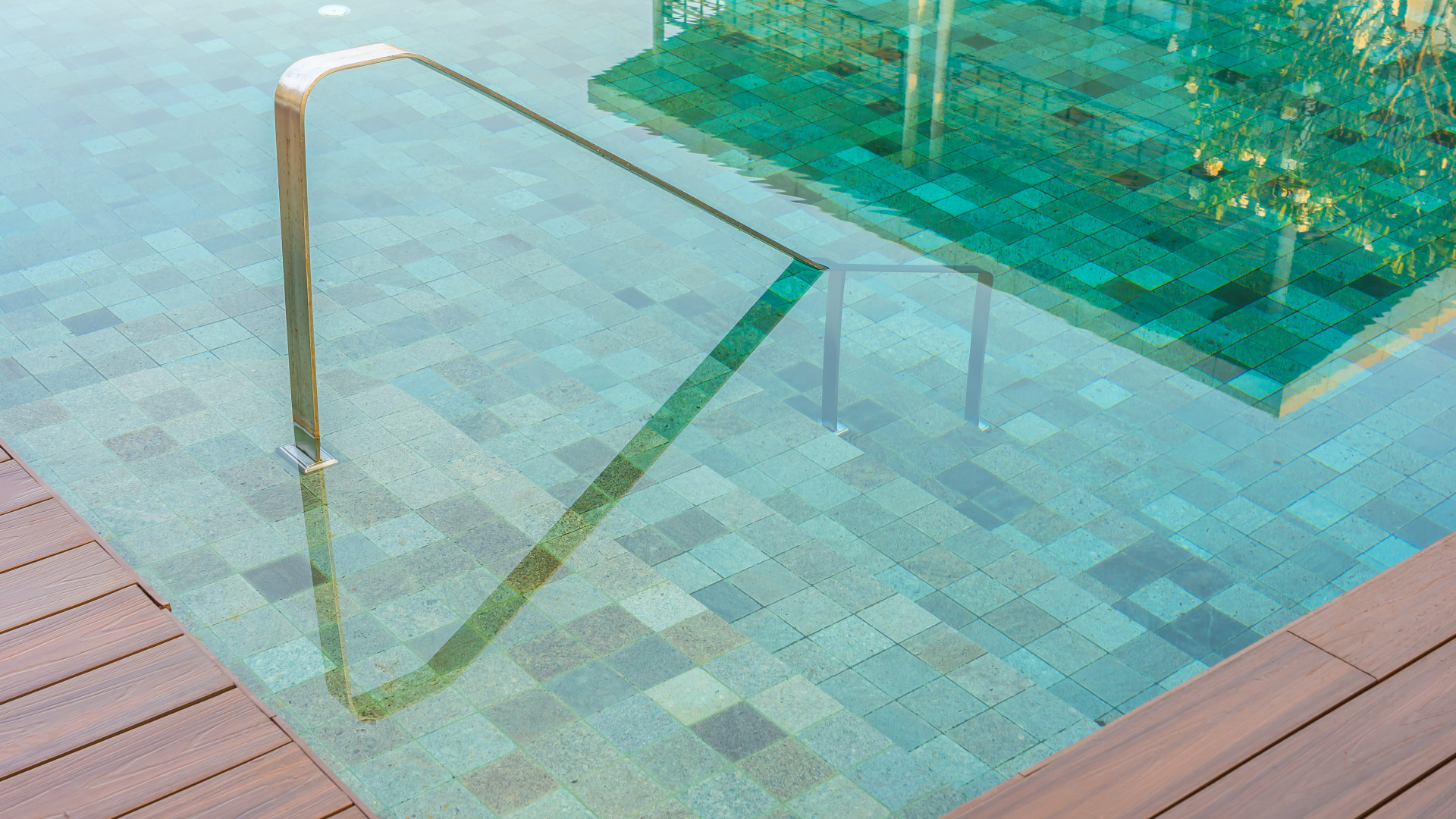 Piscine moderne ou naturelle : que propose un pisciniste à Angers ?