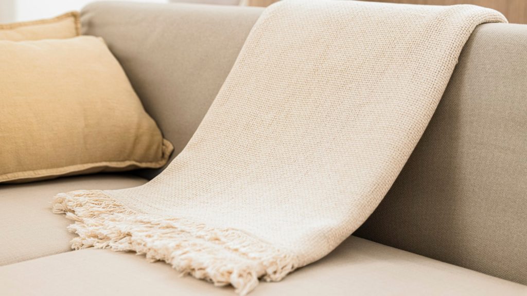 Comment utiliser un plaid pour améliorer le confort de son espace de vie ?