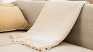 Comment utiliser un plaid pour améliorer le confort de son espace de vie ?