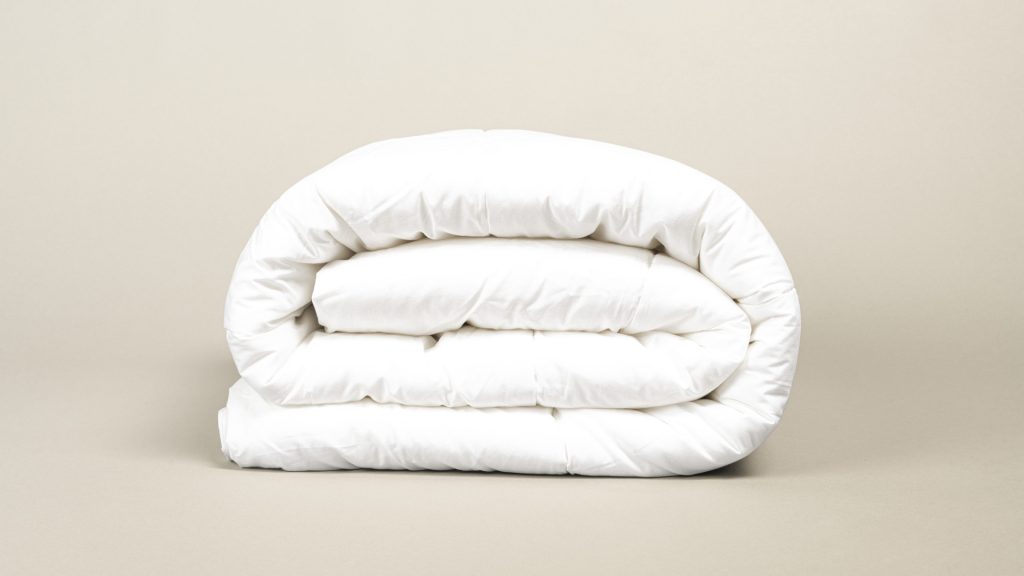Dormir au chaud : pourquoi la couette en plume est idéale ?